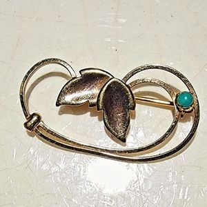 Dce vintage gold to leave brooch, grannycore, cottagecore